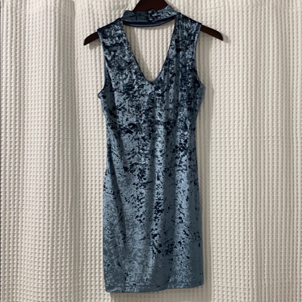 Dress - Picture 5 of 10